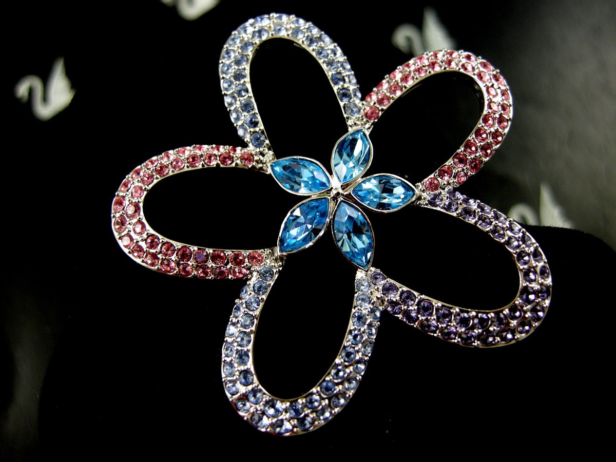SIGNED SWAROVSKI BLUE TOPAZ CRYSTAL FLOWER PIN~BROOCH RETIRED RARE