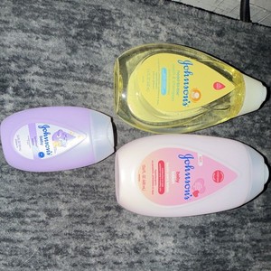 Johnson’s Baby Head-to-Toe Wash & Shampoo + Baby Lotion Bedtime Bath Set