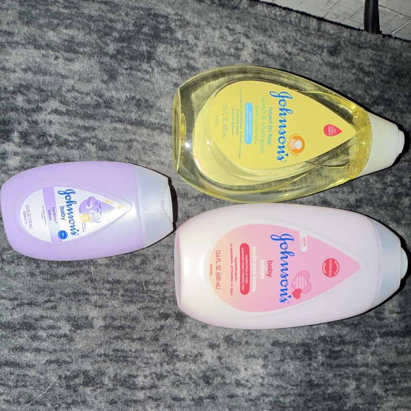 Johnson’s Baby Head-to-Toe Wash & Shampoo + Baby Lotion Bedtime Bath Set
