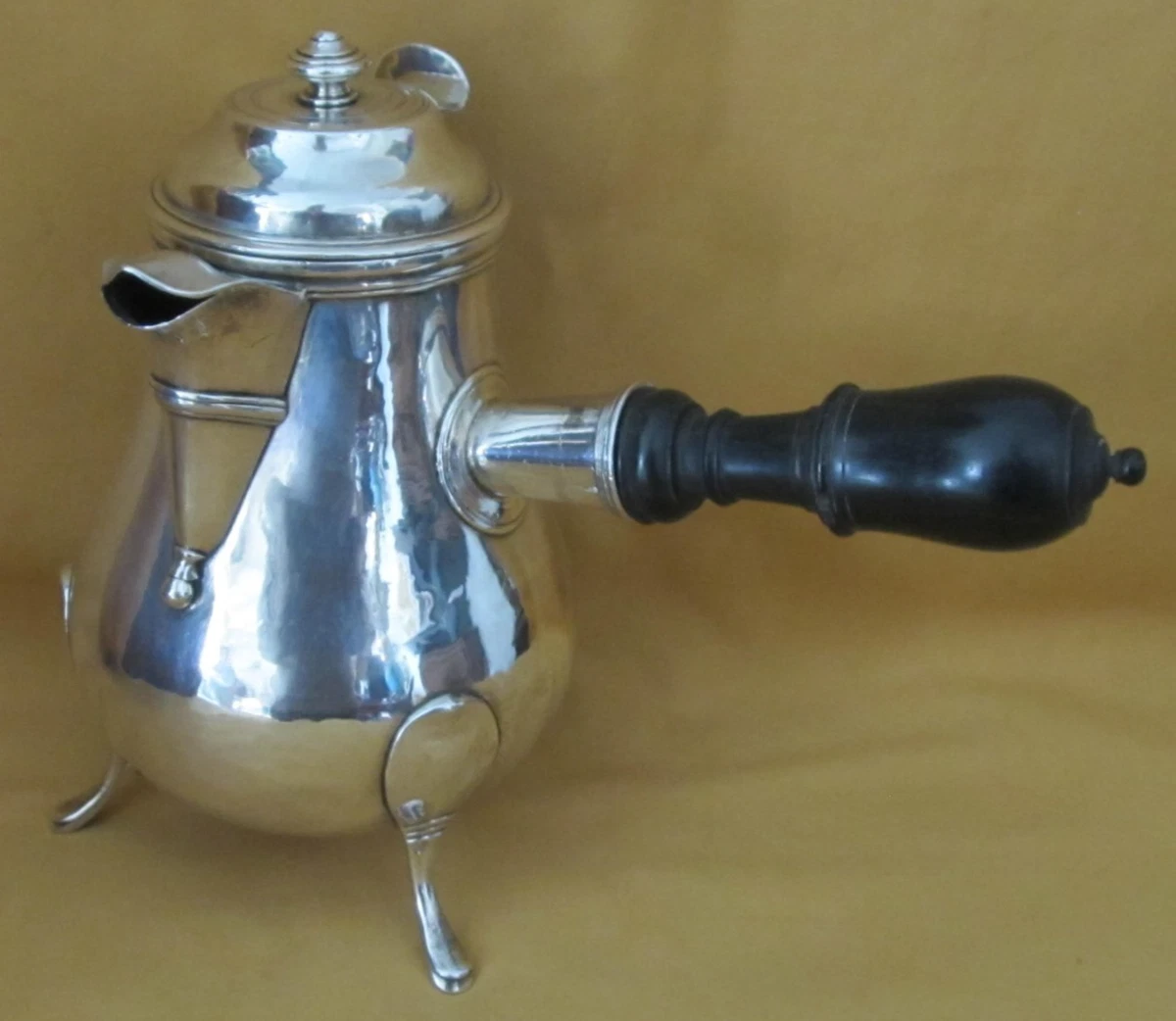 Charmante Petite Verseuse Du XIXème Siècle En Argent Minerve