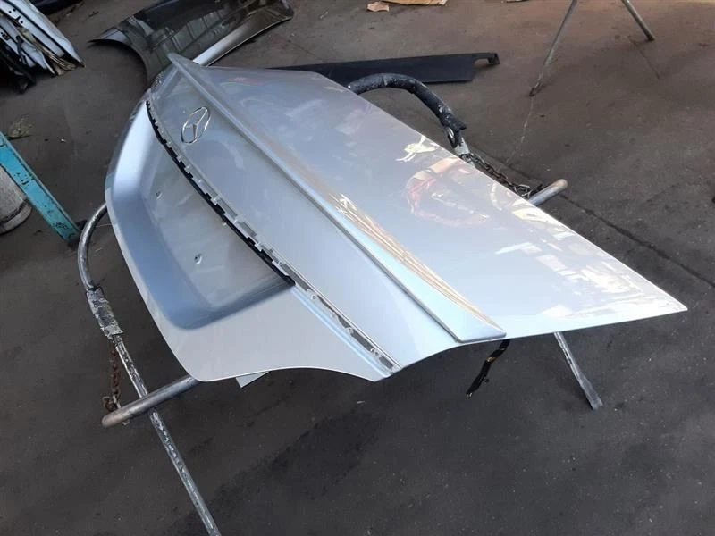 Mercedes 218 CLS400 CLS550 CLS Trunk Lid Deck Lid Hatch Silver 2187500075 - Image 2 of 4