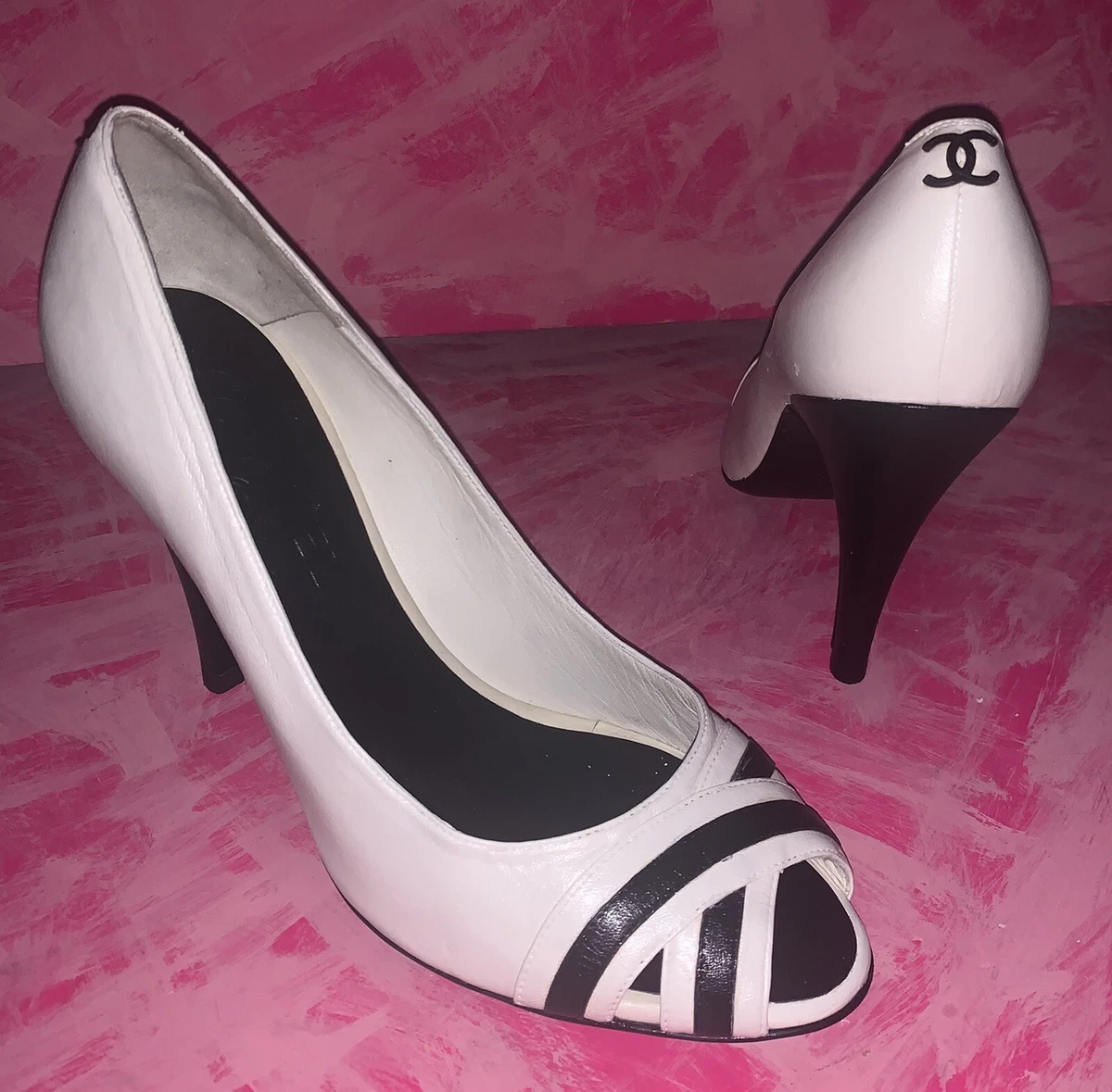 Chanel shoes heels pumps Off White & Black Interlocking CC Logo New 39.5