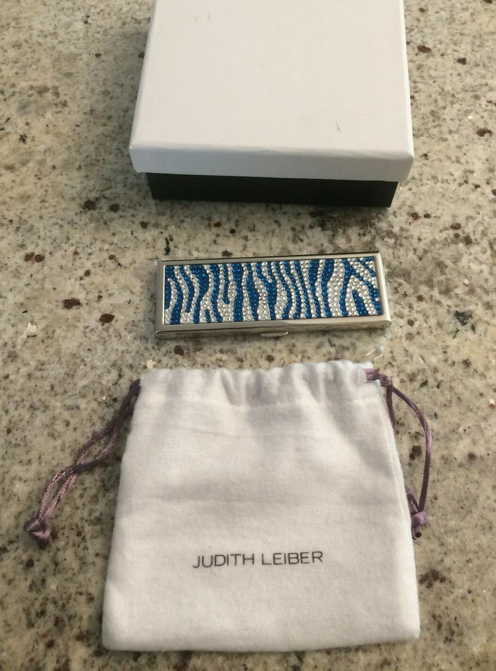 Nuevo en caja Judith Lieber Neiman Marcus Target Cristal Compacto Espejo Azul Estampado Cebra  Foto 2 de 4