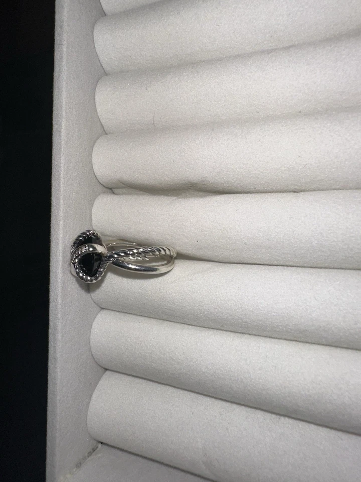 Anillo David Yurman de plata esterlina envoltura de cable de ónix negro y diamantes talla 6 Foto 2 de 4