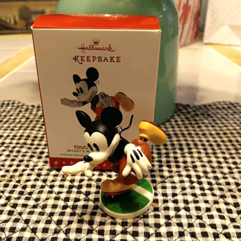HALLMARK TOUCHDOWN MICKEY MOUSE #5 SERIES 2016 DISNEY CHRISTMAS ORNAMENTS
