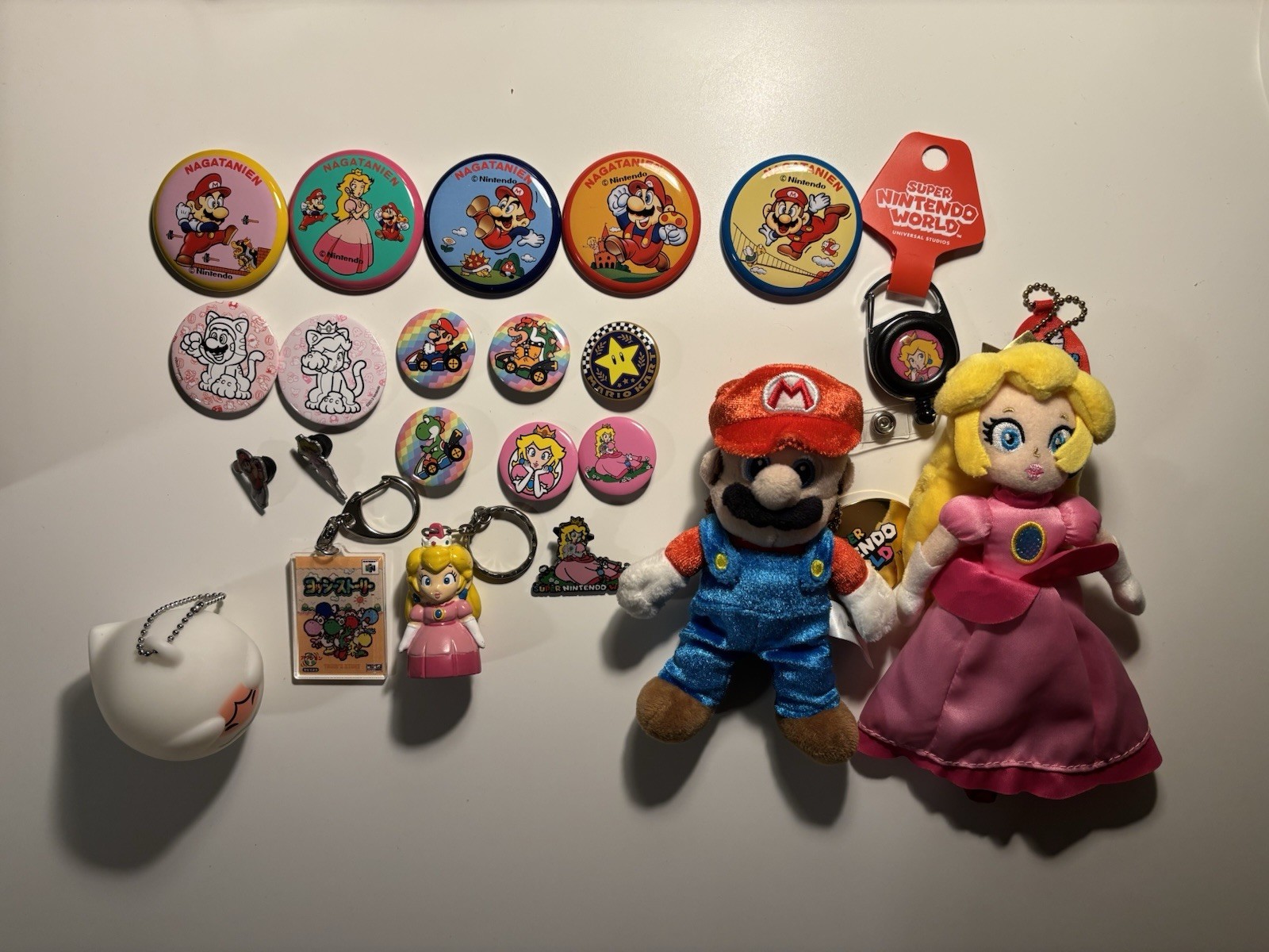 Mario and Princess Peach can badges, keychains and plush lot