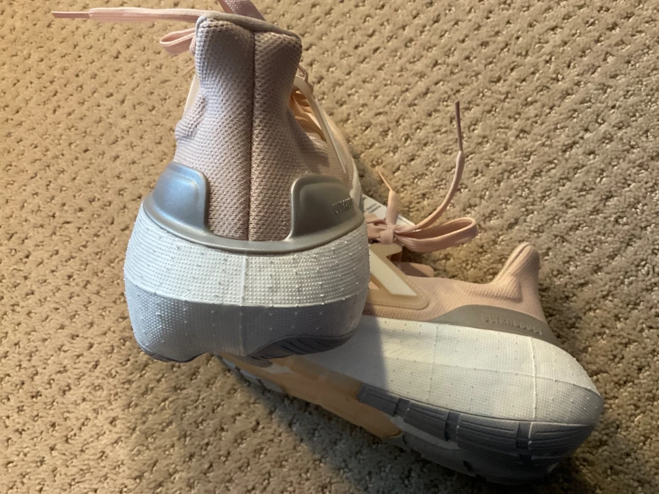 Adidas ULTRABOOST Women's Size 6 US trainers / running Shoes in Pink/Gray - NWT - Image 3 of 4