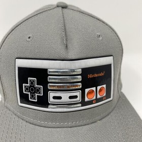 Nintendo Classic NES Controller Snapback Hat Gray One Size Pre-Owned ( Clean )