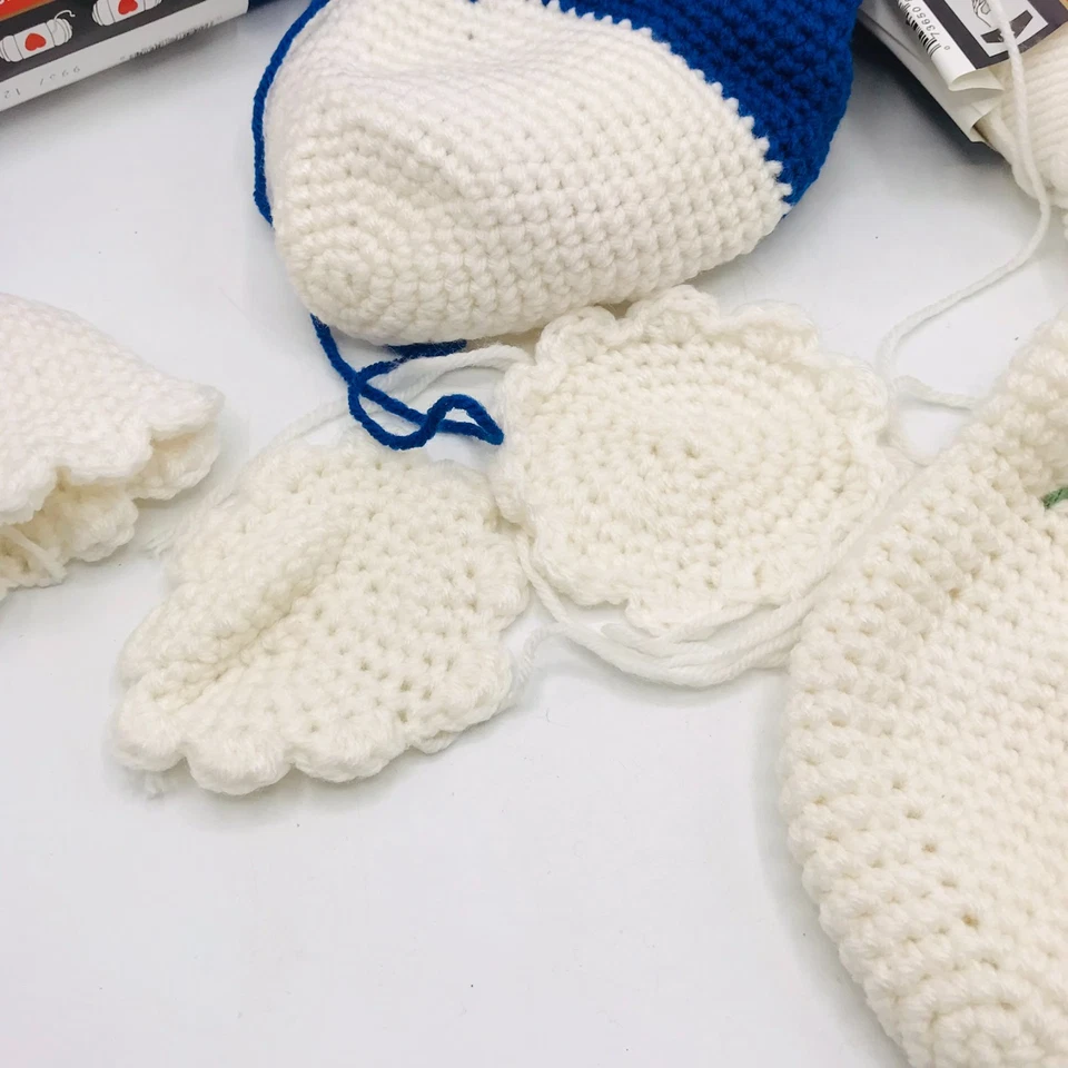 Lote de 2 madejas de hilo corazón rojo con ganchillo abandonado proyecto azul y blanco Foto 3 de 4