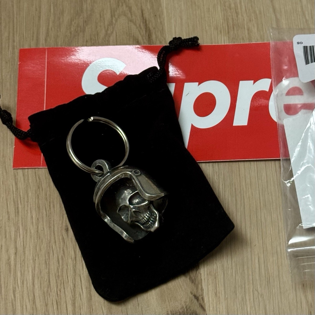 🔴Supreme Skull Bell Keychain Silver SS25 - Guardian Belle