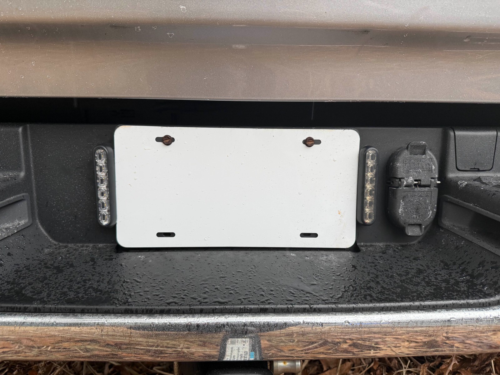 SoundOff Signal mPower 4" Vertical License Plate Bracket