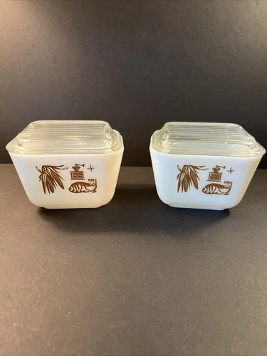 Vintage Pyrex 501 b 1.5 cup, Early American Refrigerator Dishes, W/ Lid Set Of 2