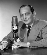 Richard Willis On Radio Show Look Your Best 4 Old 1940S Radio Photo Richard Willis On Radio Show Look Your Best 4 Old 1940S Radio Photo
