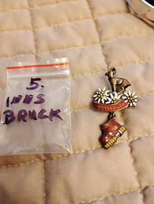 5a. Hat Pin. Alpine, INNSBRUCK, 1 Mountain Goat, 3 delweiss, 1 bot.1+''. Souvenir