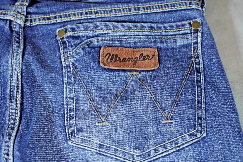 Pantalones de mezclilla retro Wrangler para hombre 33x34 se adapta a 34x33 azul bota ajustada bigote occidental Foto 2 de 4