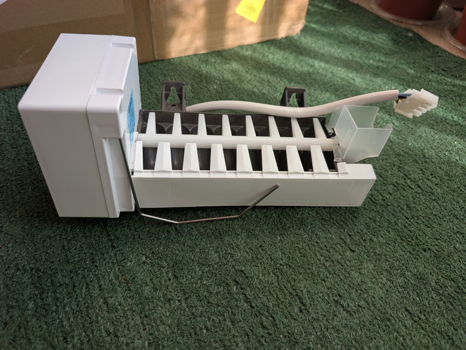 OEM Electrolux Frigidaire Refrigerator Ice Maker 241798231 2