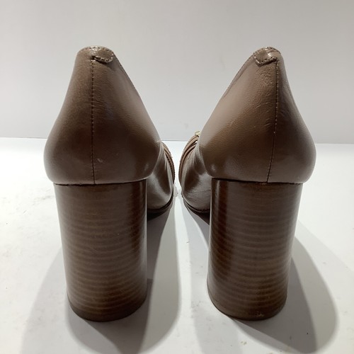 Nine West Tan Pumps with 4” Stacked Heel, Gold Buckle Accent Wmns Sz. 10.5M, New - Picture 3 of 9