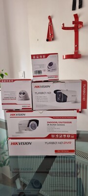 HIKVISION CCTV Security CAMERA System, 4 Chanel 4TB HDD, NEU !!