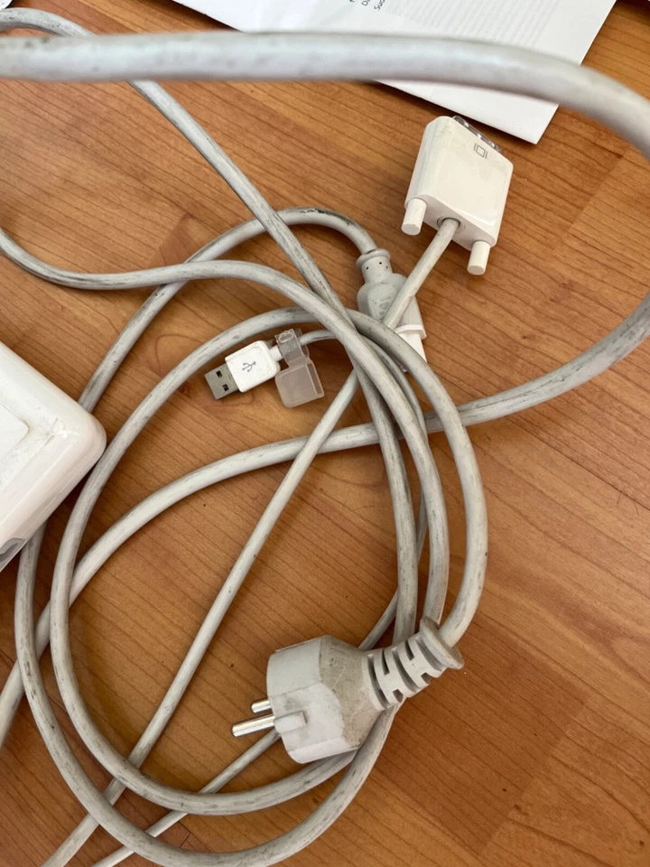 Apple DVI to ADC Adapter in Originalverpackung mit 2 x Kabel gebraucht - Bild 3 von 4