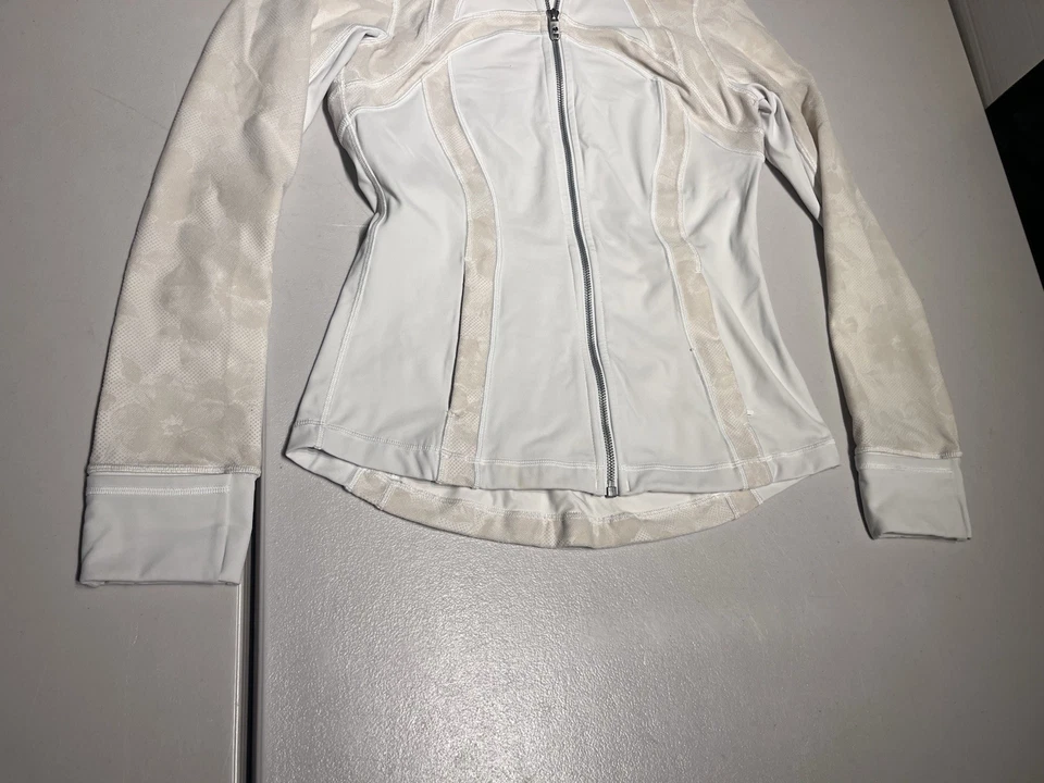 Lululemon Jacket Women's 8 Define Sweatshirt Flocked Velvet Floral White Cream - Image 3 of 4