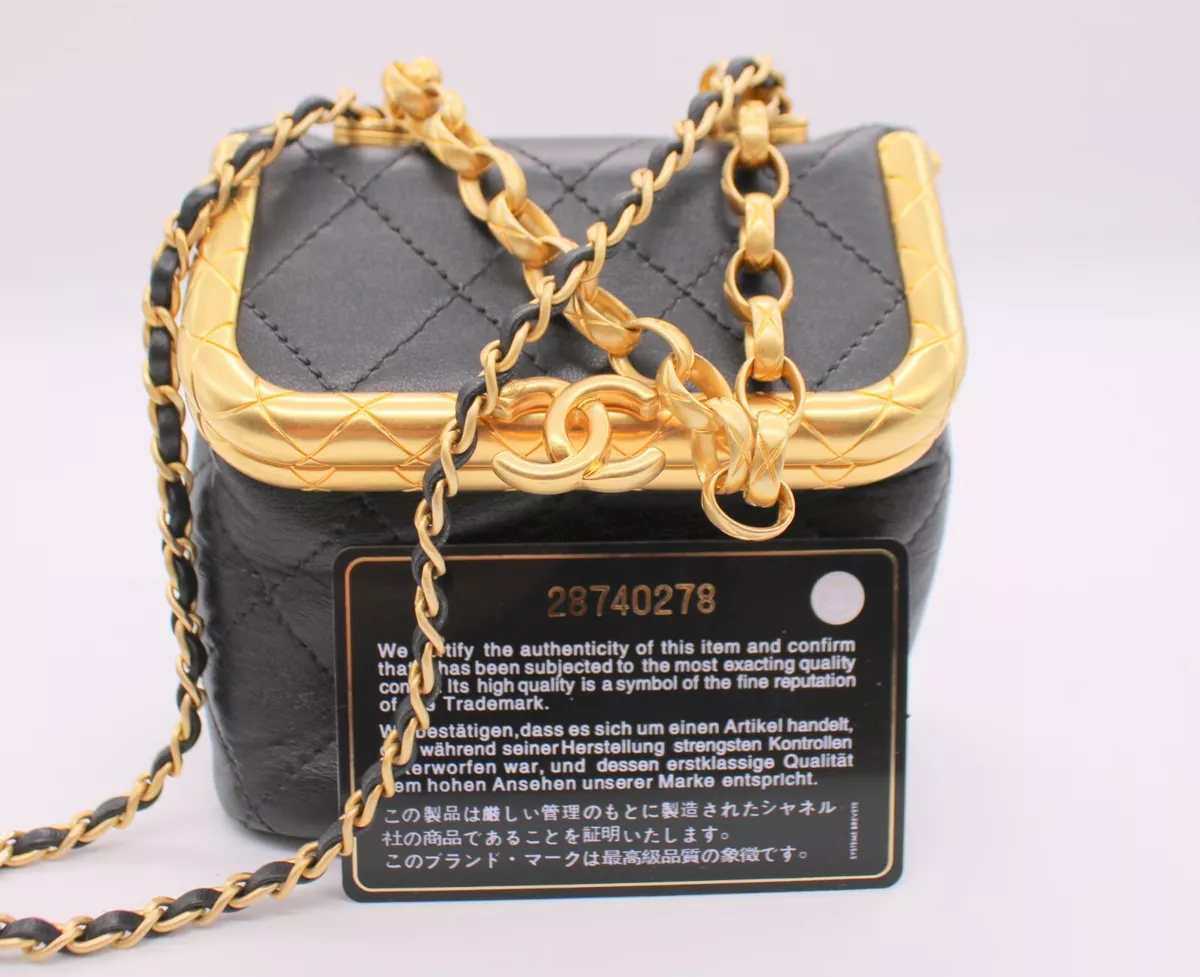 Clutch with chain - Lambskin & gold-tone metal, black — Fashion