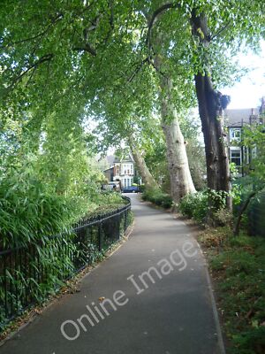 Photo 6x4 Path in Sunray Gardens Brixton/TQ3175 Casino Villa on Denmark  c2011