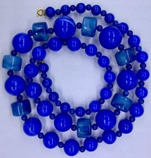 VINTAGE ROYAL BLUE CHUNKY BEAD PLASTIC NECKLACE 34" LONG