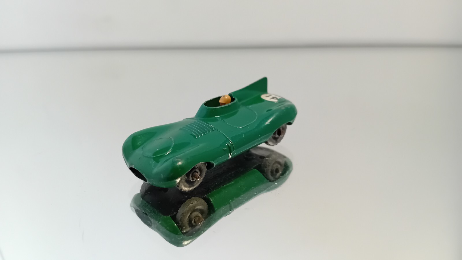 ミニカー MATCHBOX No.41 JAGUAR D Type Matchbox 41b, Jaguar (D) Type - Free Price Guide & Review