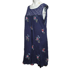 Fig & FLower Large Dress embroidered flower lace keyhole lining button