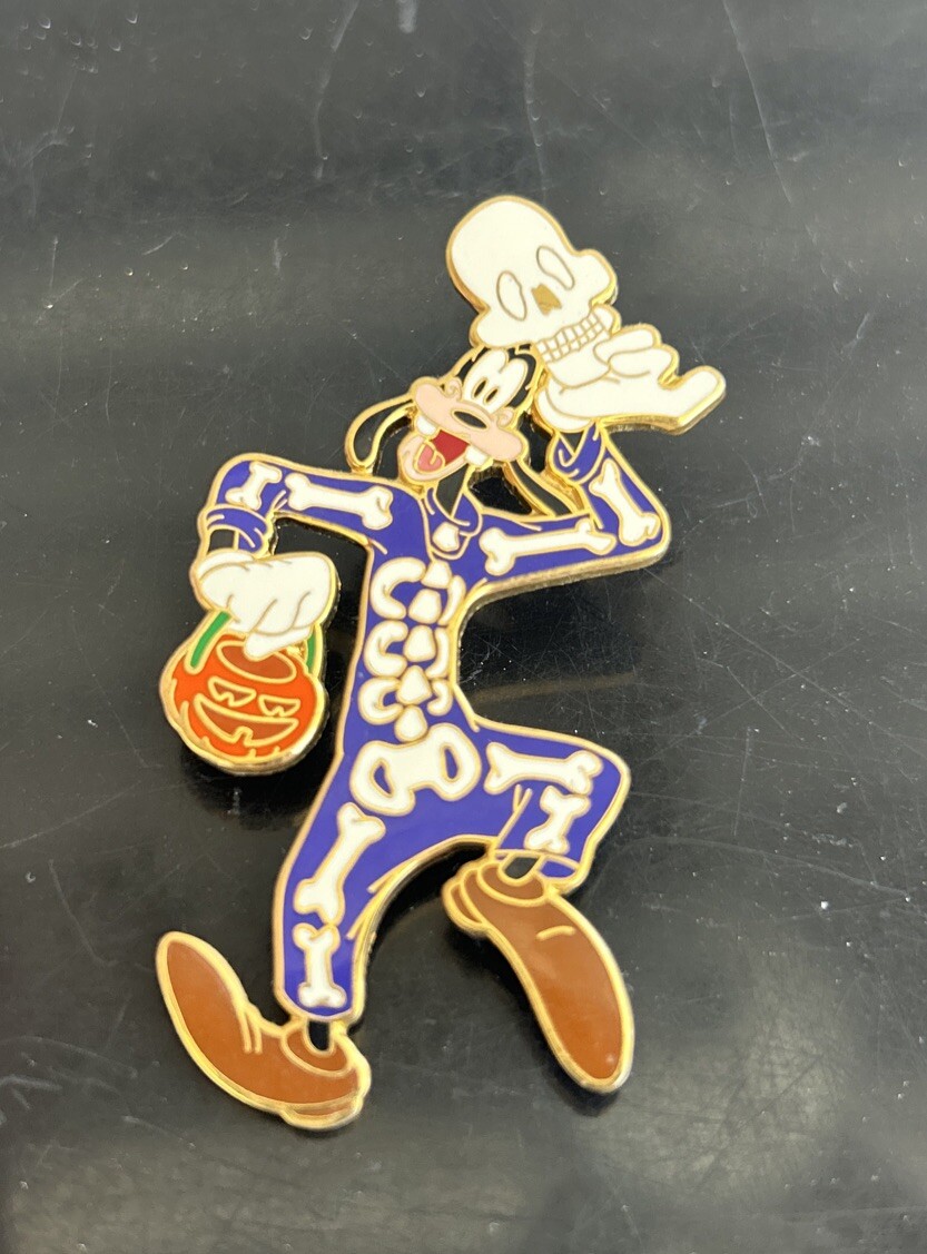 Disney Shopping Direct Catalog Goofy Halloween Tombstone Pin Set LE1000