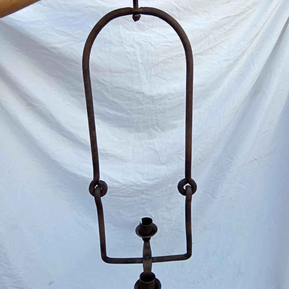 GRAN CANDELABRO DOBLE COLGANTE DE HIERRO FORJADO DEL SIGLO XVIII LUZ TELAR AJUSTABLE Foto 2 de 4