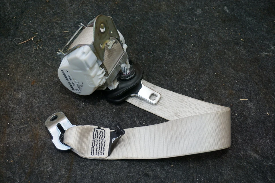 Conjunto retractor cinturón seguridad trasero izquierdo marfil OEM 726873503 BMW 640i 650i 2012-14 Foto 3 de 3