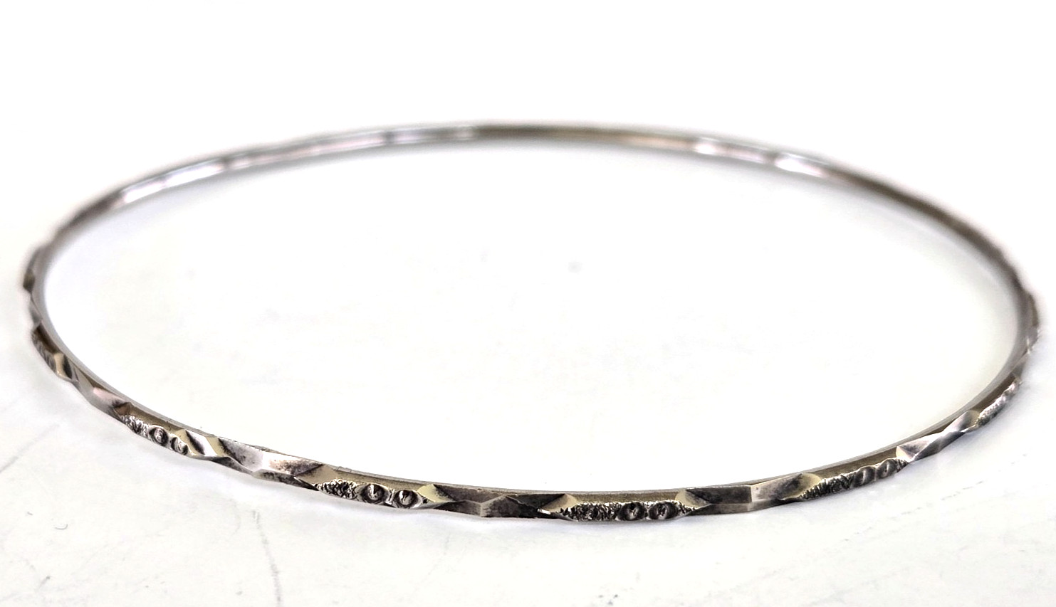 1 Vintage Semanario Diamond Cut Silver Tone Thin Bangle Bracelet 8-5/8