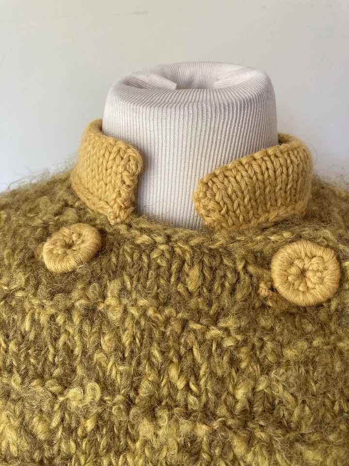 Cárdigan Suéter Tejido a Mano Dorado Talla Med Lana Foto 3 de 4