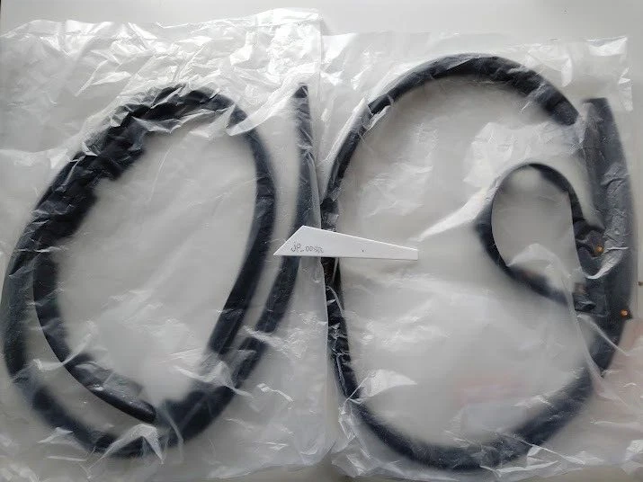 Honda Genuine OEM Front Door Sub Seal Set RH LH 72325-SR3-014 72365-SR3-014 - Image 2 of 4