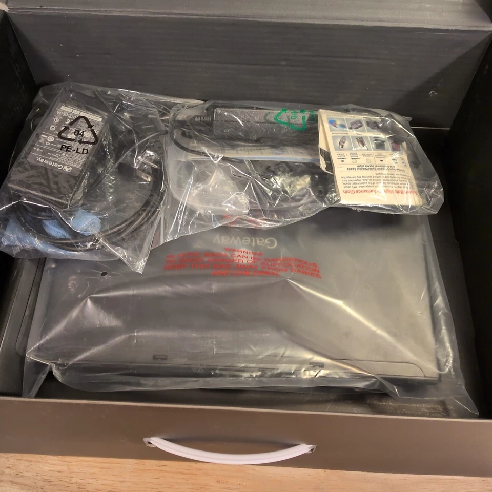 Portátil Gateway C-143XL Notebook PC Laptop 32 bits Sistema Bios sin conexión (Leer detalles) Foto 2 de 4