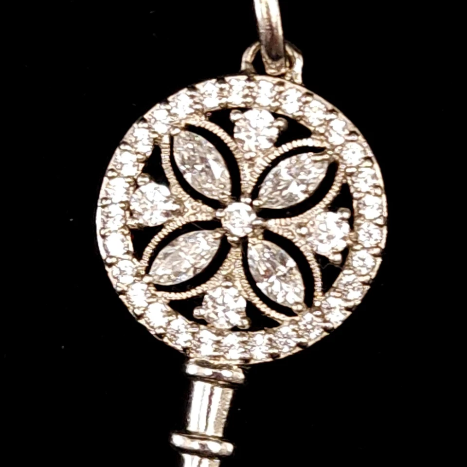 Colgante con llave esqueleto de plata de ley y circonita cúbica dije de 2 pulgadas 4,5 g Foto 2 de 4