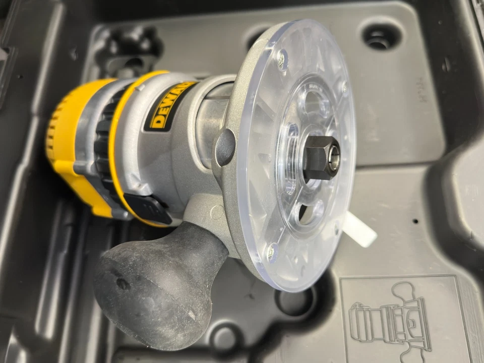 DEWALT DW618 2 1/4 HP CORDED ELECTRIC PLUNGE AND FIXED ROUTER BASE KIT W/ CASE - Image 3 of 4