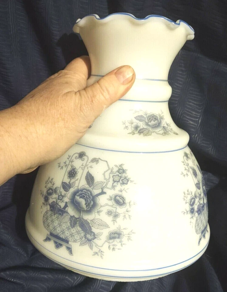 Lámpara Globo Pantalla Vidrio Leche Blanco 7" Ajuste Alto Volantes Top Azul Flor y Cesta Foto 4 de 4