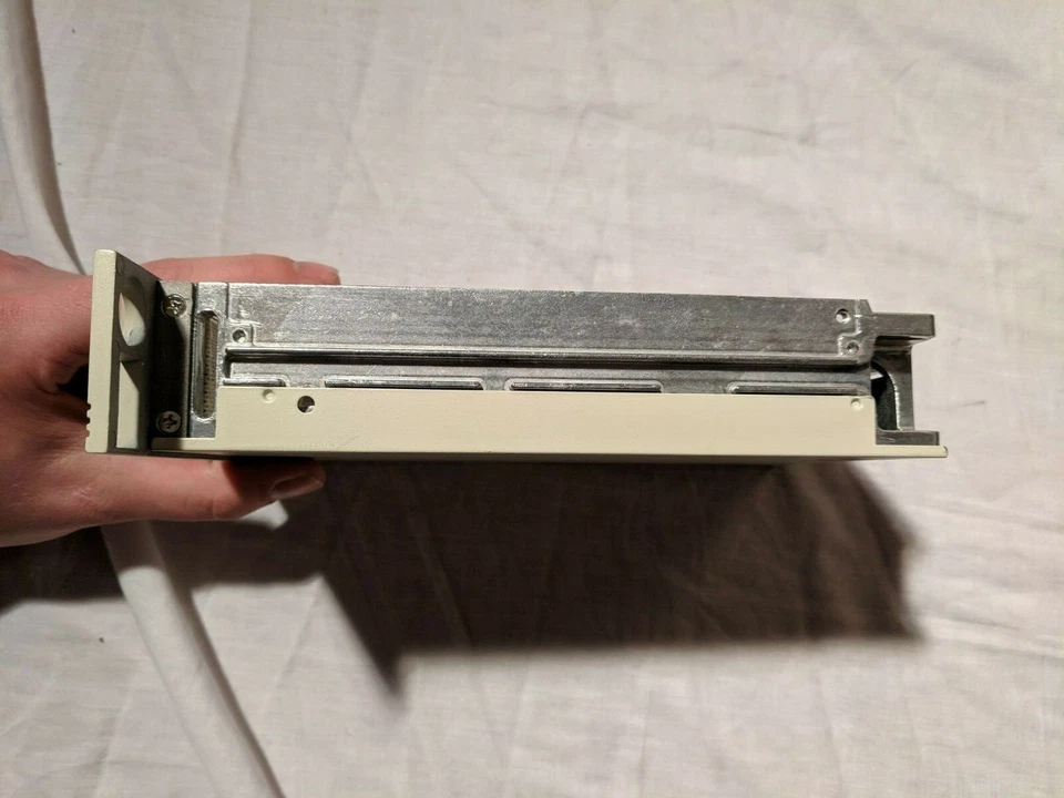 9091-601-01 CRU ACQUISITIONS ULTRA WIDE SCSI DATAPORT VII CARRIER DRIVE CABINETS - Image 3 of 4