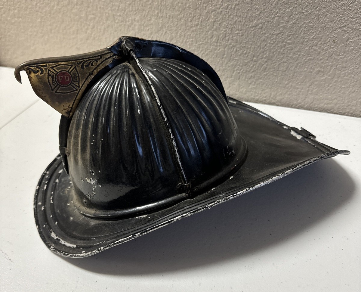 Cairns & Brother製　装飾用 消防士ヘルメットインテリア Vintage Cairns & Bro Metal Leather Firefighter Department