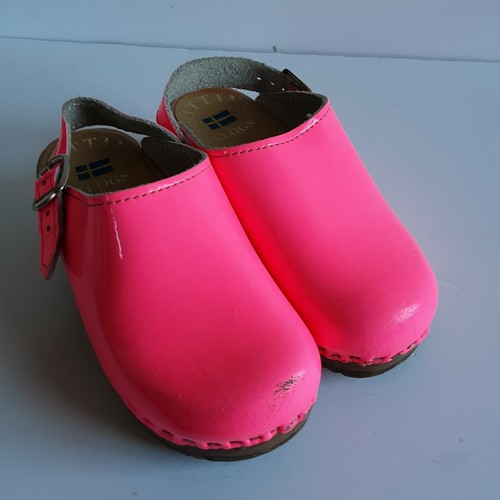 hot pink nursing clogs