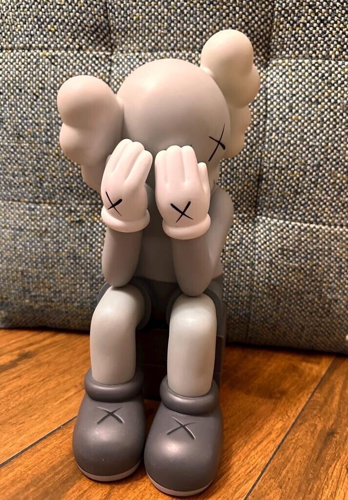 KAWS Passing Through Open Edition Vinyl Figure Grey (Open KAWS Passing Through Open Edition Vinyl Figure Grey (Open