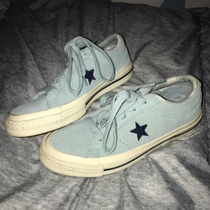 baby blue converse one star