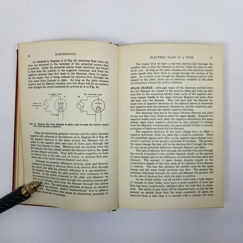 Electronics Textbook For Radio Men and Electricians Coyne School Chicago 1940s - 第 5/11 張圖片
