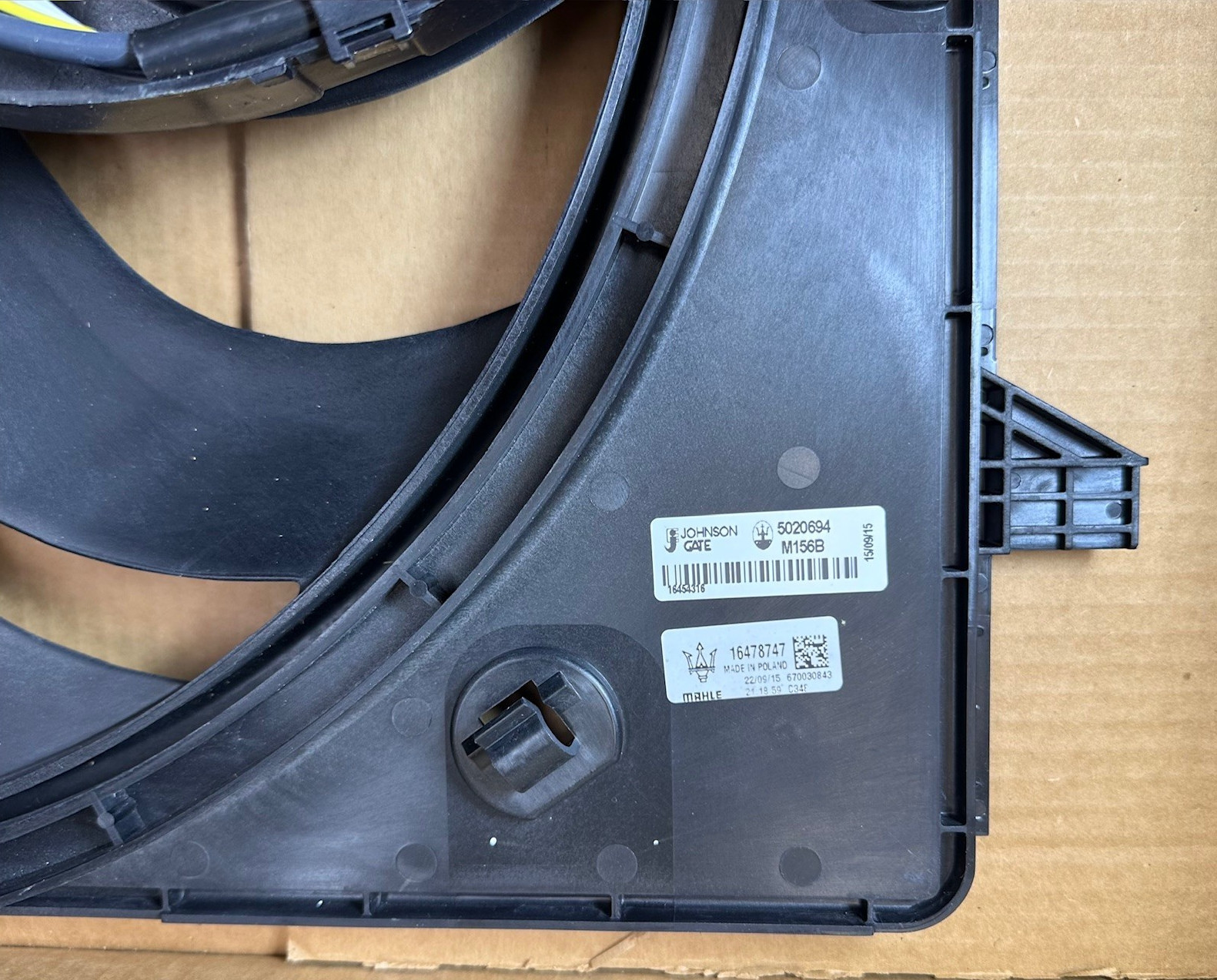 2014-2017 MASERATI GHIBLI QUATTROPORTE RADIATOR FAN SHROUD COOLING 16478747 OEM