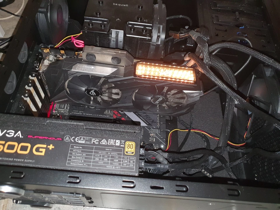 ASUS ROG POSEIDON GTX 1080 Ti Platinum - Image 3 of 4