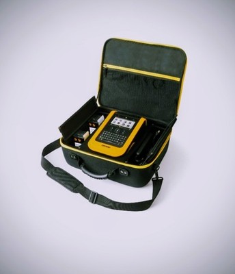 dymo xlt 500 industrial  label maker with carrying case and extra labels. 