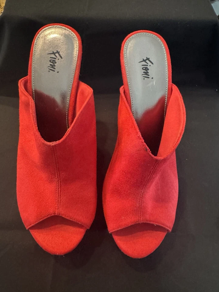 Fioni 坡跟鞋女式 7.5 红色麂皮绒楔形懒人鞋休闲高跟鞋 — 第 4/4 张图片