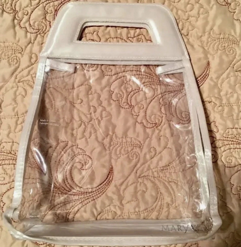 BOLSO DE PLÁSTICO VINILO TRANSPARENTE MARY KAY ASAS DE CIERRE SEGURO 10 X 6 X 3" Foto 2 de 4